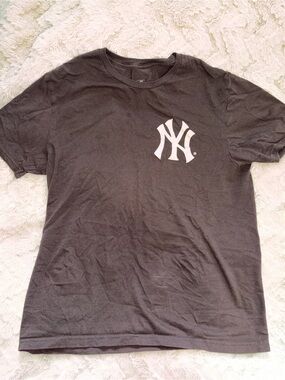 MLB brown T-Shirt with White NY Yankees Logo